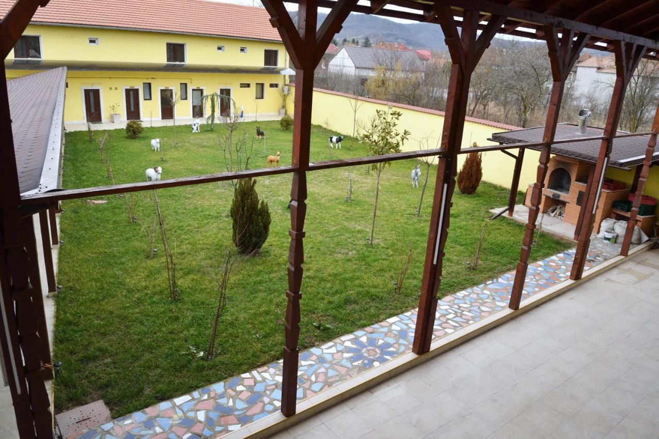 Caransebeş Casa Simescu II旅舍 外观 照片